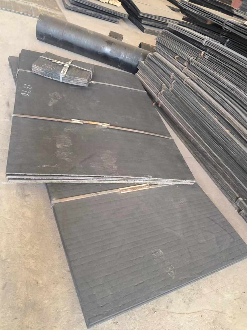 8+8耐磨板8+8堆焊耐磨板