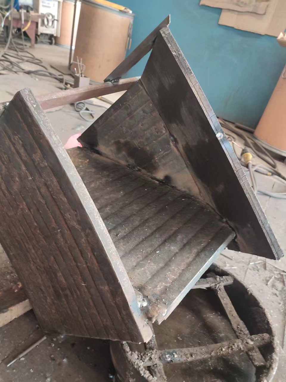 什么是明弧堆焊耐磨复合钢板