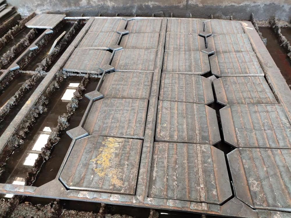 堆焊耐磨钢板衬板4+4,8+4,10+4,10+6,10+8,10+10