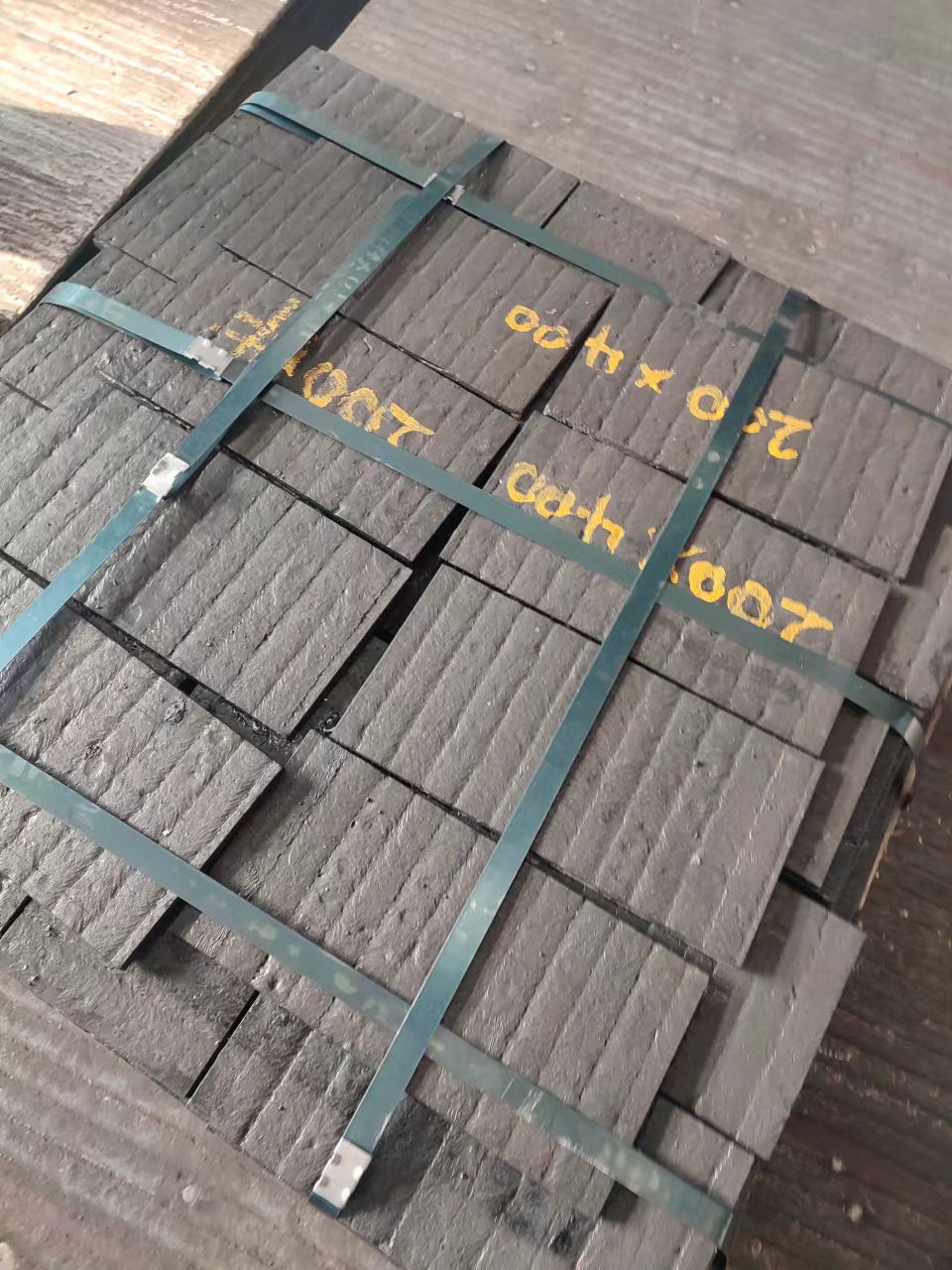 堆焊耐磨板耐磨钢板