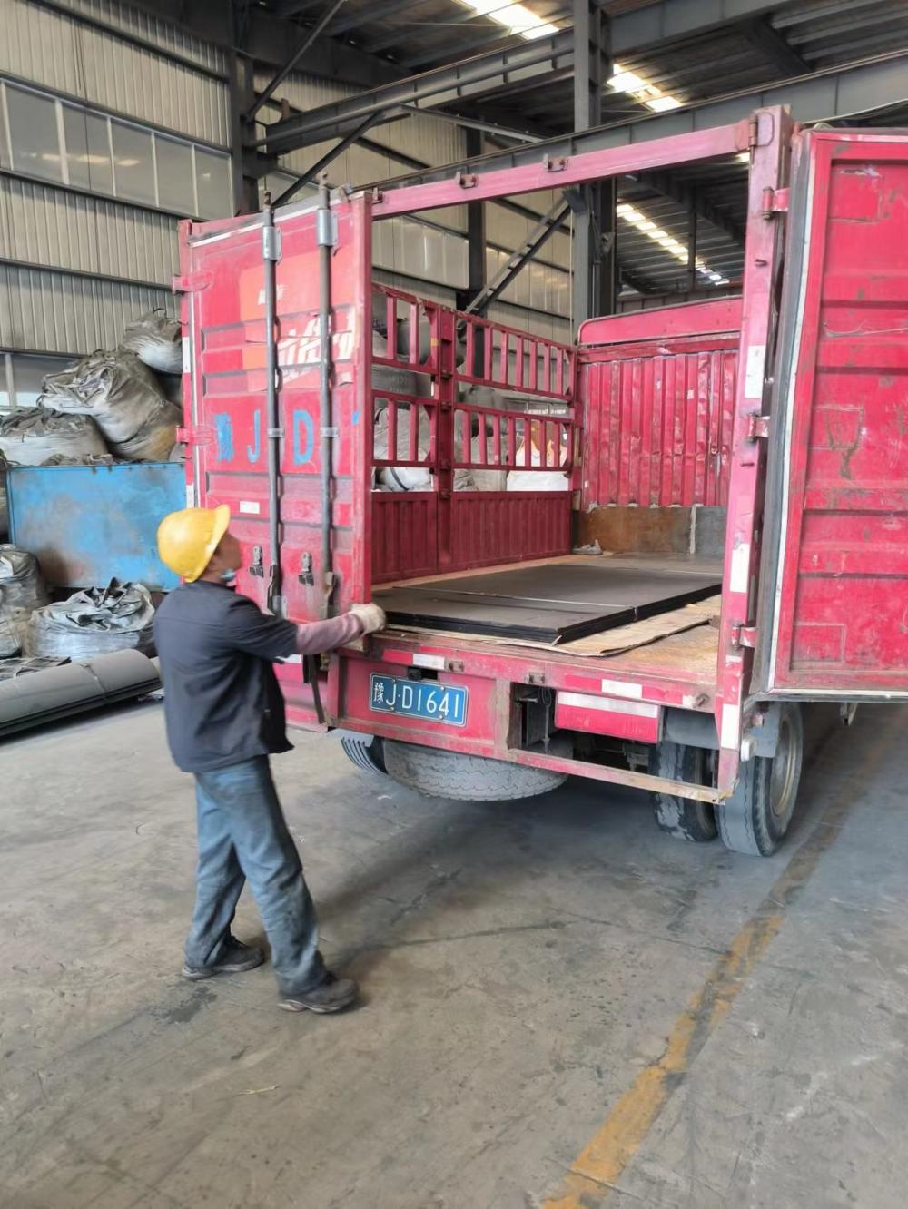 碳化铬耐磨板明弧焊耐磨板