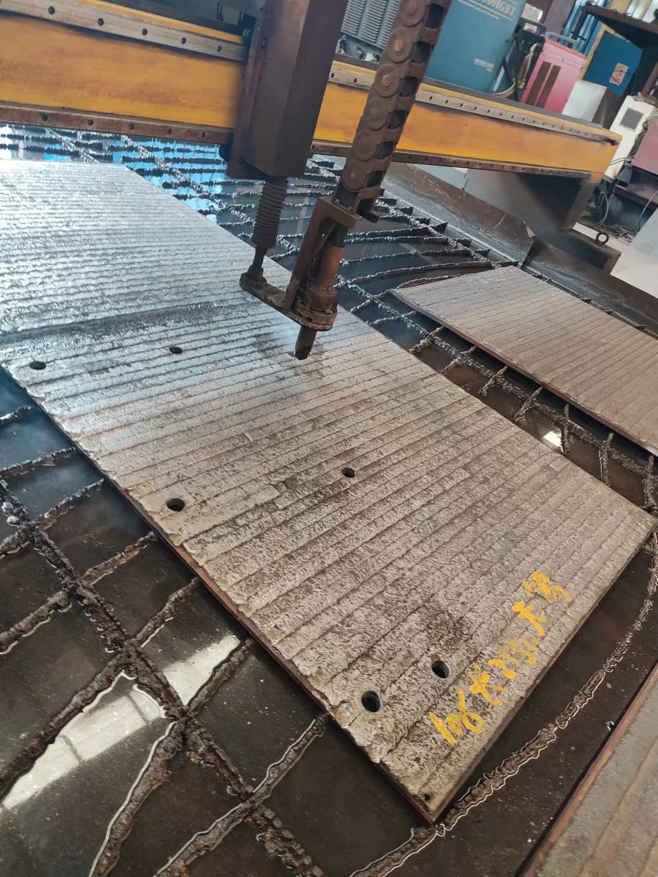 避免碳化铬耐磨板淬火开裂的合理对策