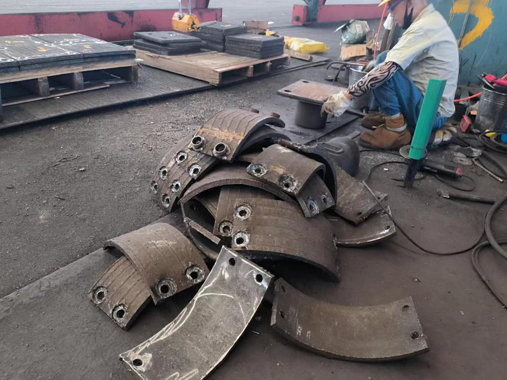 堆焊耐磨板切割定制件