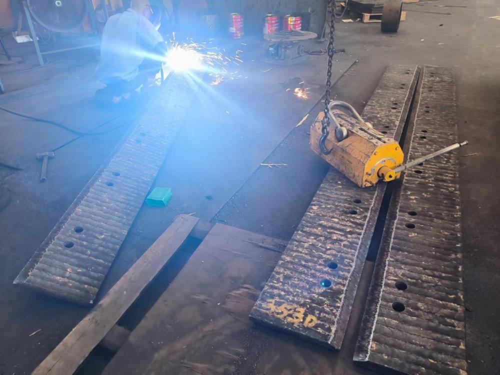 高硬度耐磨衬板