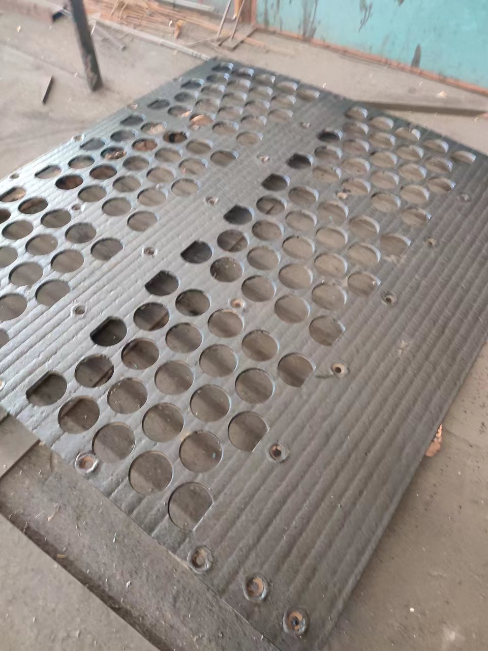 耐磨复合板，堆焊耐磨板