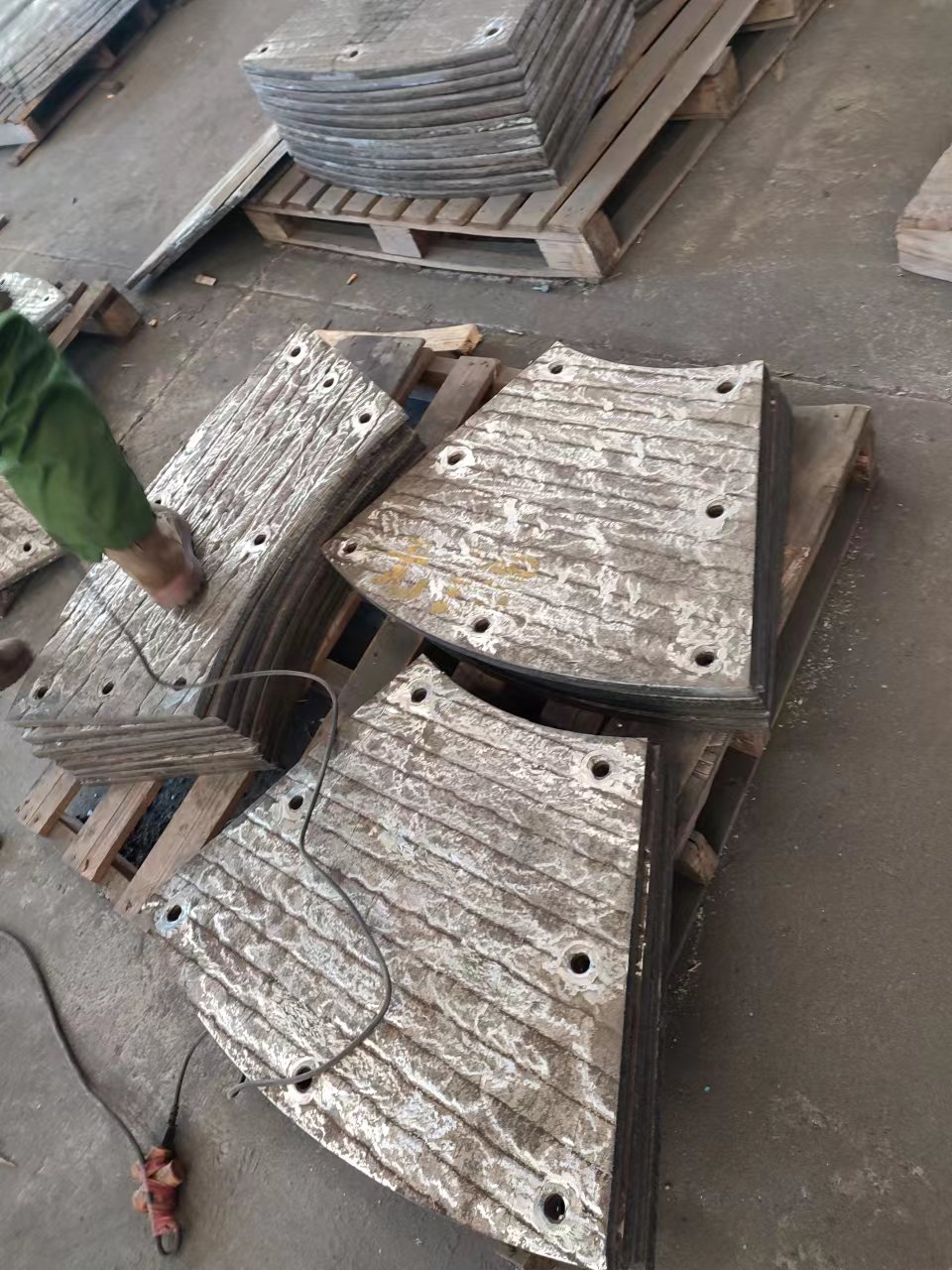 高铬合金耐磨板，堆焊耐磨板